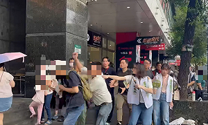 新店罷團「拔羅波」街講爆衝突　女力團體嗆告到底