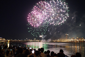 良影一二》2017大稻埕情人日煙火秀   精彩圖輯看個夠