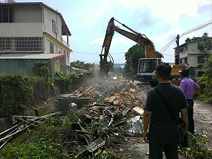 新社幼兒園旁長年淹水 市府拆違建改善