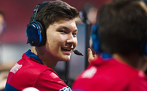 94狂！《鬥陣特攻》sinatraa蹲飯店打比賽