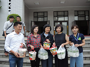 國民黨搞絕食  民進黨送炸雞慰勞綠委