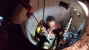 男子離奇跌落水庫涵洞  警消繩索救援