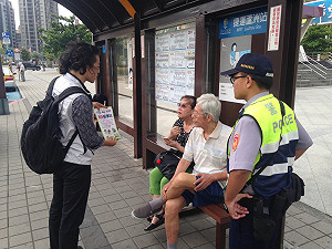候車亭禁菸新制首日！新北開出兩張2000罰單