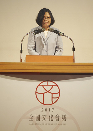 《通靈少女》鐵粉蔡英文：越在地越能行銷國際！