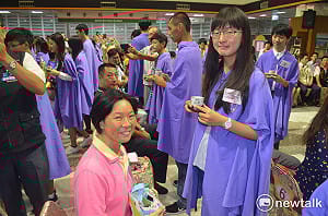 嘉義市成年禮  銀牌單親媽現身會場超感動