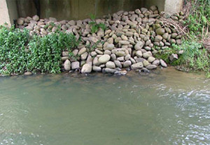 綠川原卵石護岸掏空 砌石工法加固兼防洪