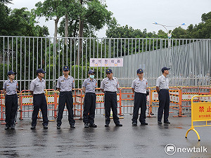 超高護欄意見區  陳抗區像是「關動物」