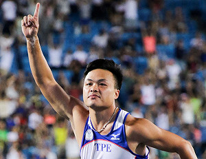 表揚標槍金牌鄭兆村 鄭文燦 : 給選手最好照顧