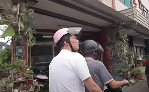 黃國昌坐機車闖紅燈、逆向反嗆「誰說我騎」林俊憲：蹭媽祖又出醜