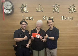 美籍婦人隻身訪台求救無門 萬華警協助訂機票