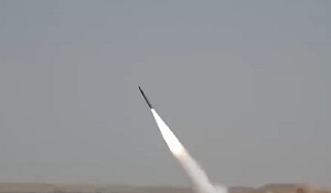 (影) 攔不住了? 伊首射「法塔赫-1」、「泥石」突襲 稱12枚以攔截飛彈全撲空