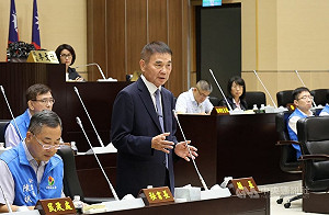 苗栗罷團宣傳車遭砸掀議會話題 鍾東錦:譴責暴力