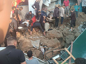 以空襲加薩中部收容流離失所者的學校 造成22人死和數十人受傷