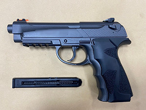 花蓮男巷弄會車狹路相逢竟遭亮槍逼退 報警逮2人