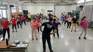 全國首部行動健身房巡迴車 深入高雄社區與長輩搏感情