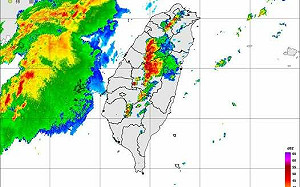 下班注意！台灣上空大氣不穩定 粉專曬圖：入夜後鋒面雨帶接觸陸地
