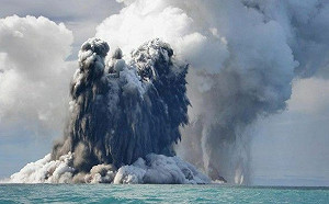 美西外海海底火山蠢蠢欲動 學者警告 : 一年內恐噴發 上次爆發引發一萬起地震