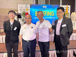 菲律賓期中選舉明登場 台組3團觀選