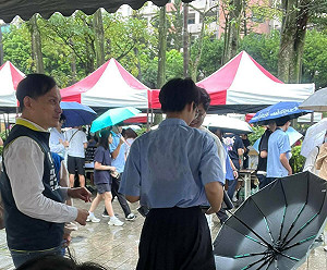 葉元之赴板中校慶被嗆爆!嗆聲學生發文還原破萬人狂讚 李正皓:學弟猛喔!