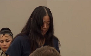 (影)「年度教師」性侵2小學生！ 加州華裔女教師判30年監禁 上手銬公開懺悔