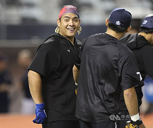 陳傑憲笑稱「抓交替」 球員工會理事長交棒吉力吉撈