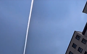 (影) 白線將天空一分為二 、太陽變成大眼睛! 成都、廣西出現奇怪天象