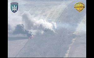 (影) 俄軍今年逾17萬陣亡! T-80坦克縱隊遭標槍導彈攻擊 戰場慌忙倒退嚕