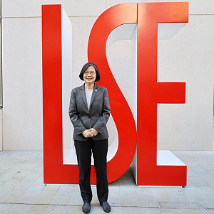 蔡英文回英國母校LSE演講 許美華：一直講假論文的可以閉嘴了吧!