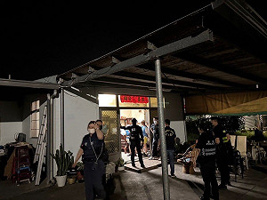 職業賭場隱身老舊平房  台南警攻堅逮32人送辦
