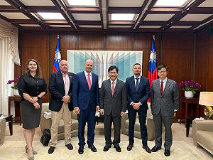 波蘭智庫來訪 林佳龍:願深入交流應對境外勢力資訊操弄