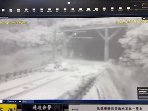 台鐵和仁崇德間土石流淹軌道 晚間進場搶修