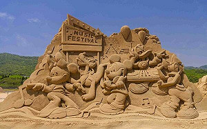 和迪士尼卡通人物一起歡樂仲夏!福隆沙雕季5/24開放入場