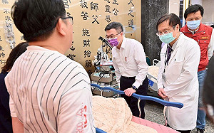 (影)總統和閣揆探視三峽重大車禍傷者和家屬 卓揆:加強檢討相關安全體系