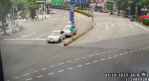 (影)三峽車禍肇事駕駛暴衝前一路口倒車撞後車 被質疑肇逃心急釀禍