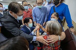 賴清德探視三峽車禍傷者  家屬當面請命：別讓70歲以上的人開車 