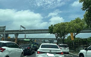 初三北返車潮大爆發！交通量達平日1.4倍 高公局曝「11大壅塞路段」