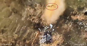 (影) 俄軍被炸到「井噴」!  烏無人機投彈超精準 還毀榴彈砲和防空系統