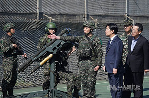 顧立雄「以人為本」務實管理哲學 建立國軍新時代形象