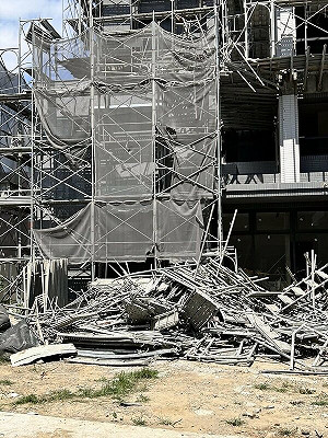 台中南區工地鷹架倒塌 2工人高處墜落命危