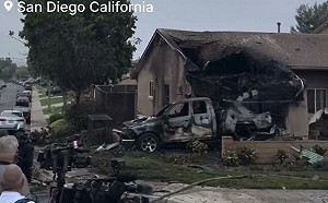 (影)私人飛機墜毀加州聖地牙哥! 機上6人全罹難 15民宅起火