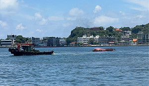 高雄旗津拖船翻覆2人落海  1獲救1搜救中