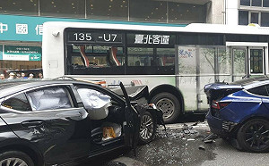再掀高齡駕駛爭議!台北重慶南路車禍 78歲老翁失控撞4車8傷