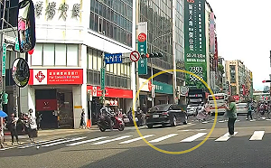 罰不怕？！從未考過駕照老翁闖紅燈撞4車釀8傷 2019起4次違規、2度無照被抓