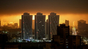 俄無人機連兩夜襲擊烏克蘭 基輔住宅區起火 11人受傷 