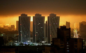 俄無人機連兩夜襲擊烏克蘭 基輔住宅區起火 11人受傷 