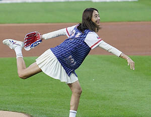 特製「國旗手套」登大聯盟 賈永婕嗨喊:讓世界看到台灣就是爽!