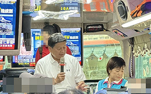 害怕罷免？ 傅崐萁早起送遊覽車  鄉親驚呼： 跑的比選舉時還勤！ 