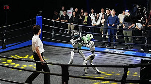 (影) 狀況不斷! 世界首場人型機器人格鬥賽開打 專家駁斥「遙控玩具」說.....