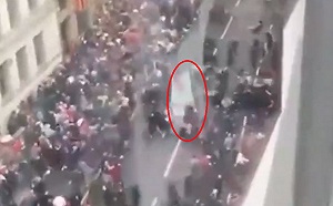 (影) 英國利物浦汽車衝撞27人傷! 疑「孤立事件」 事發現場影片曝光