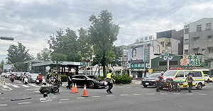 台南多元化計程車、機車碰撞 1命危1受傷
